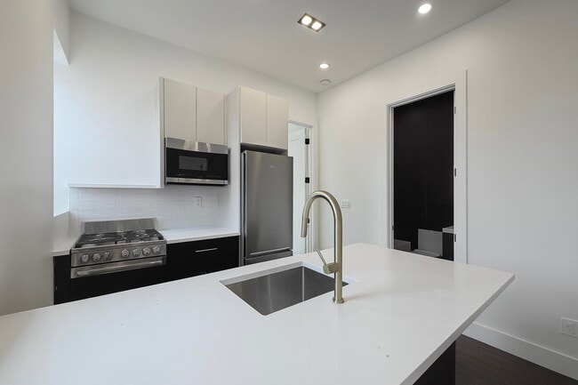 Building Photo - 272 Hoboken Ave