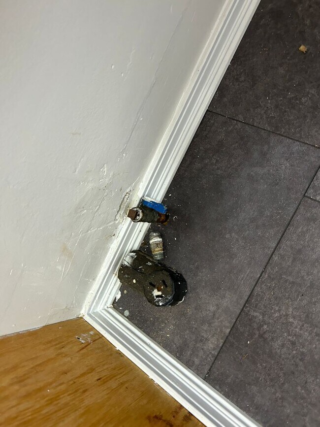 Building Photo - 2646-2648 E 122nd St