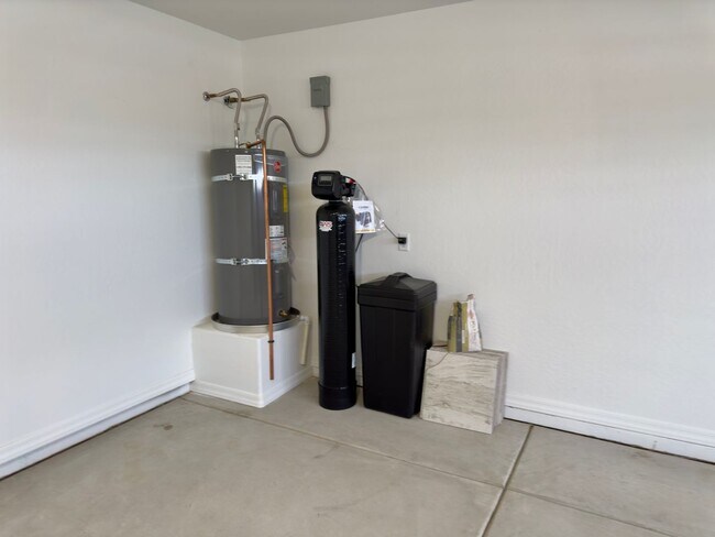 Building Photo - Almost New 3-Bedroom, 2-Bath Home for Rent in Bienestar 12!