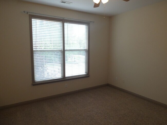 Building Photo - 3 Bedroom House in Mill Creek Manor