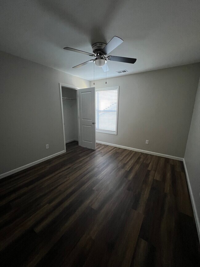 Building Photo - 3909 Sweetspire Dr