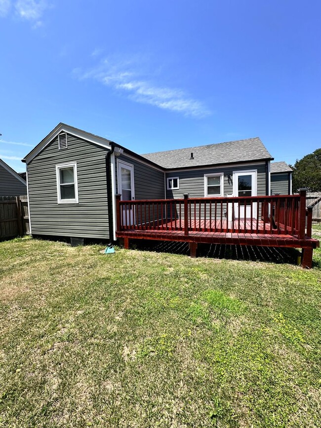 Building Photo - Coronado-Norfolk 3 Bedroom House