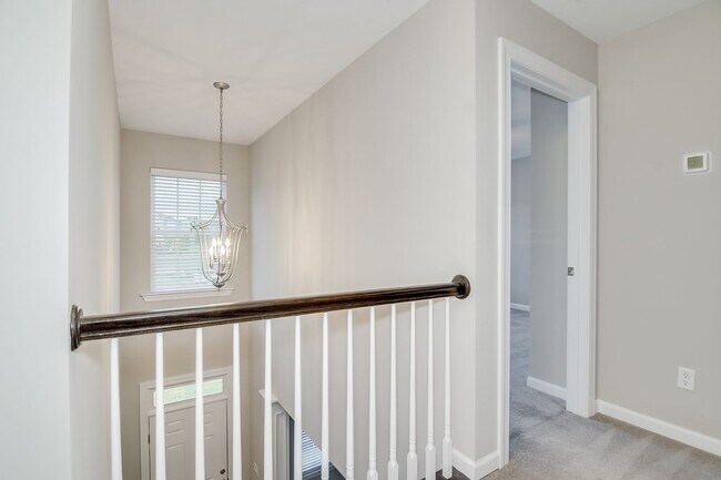 Building Photo - 4 Bedroom 2.5 Bath Canterbury Farms