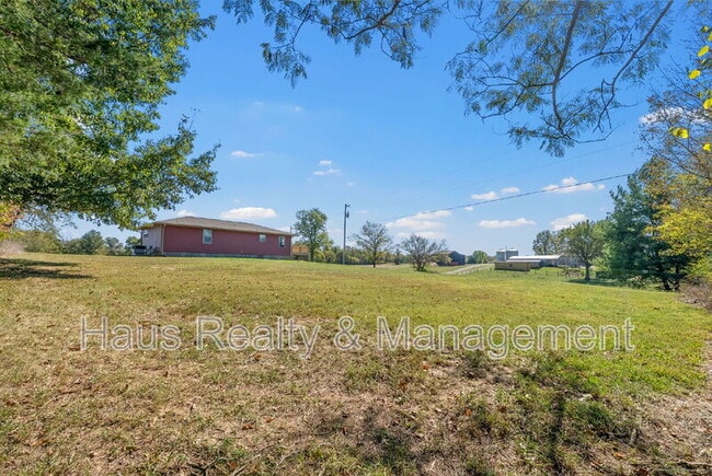 Building Photo - 7847 US-41