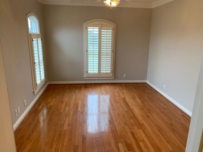 Building Photo - 5000 Square Feet on 7 Acres in Heart of Franklin