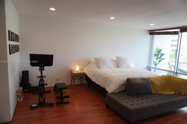 Building Photo - 1408 Brickell Bay Dr