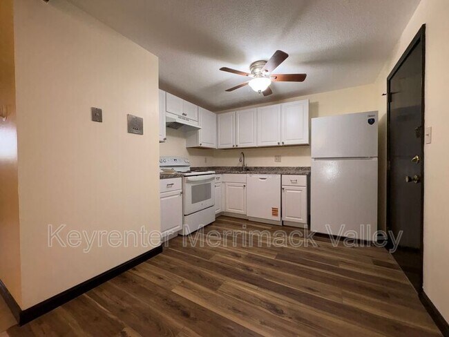 Building Photo - 700 Robbins Ave