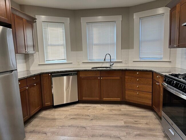 Building Photo - 16 Bloomfield St