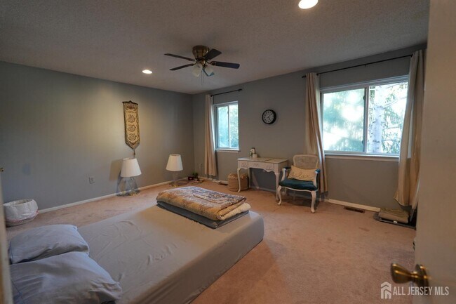 Building Photo - 151 Tennyson Dr