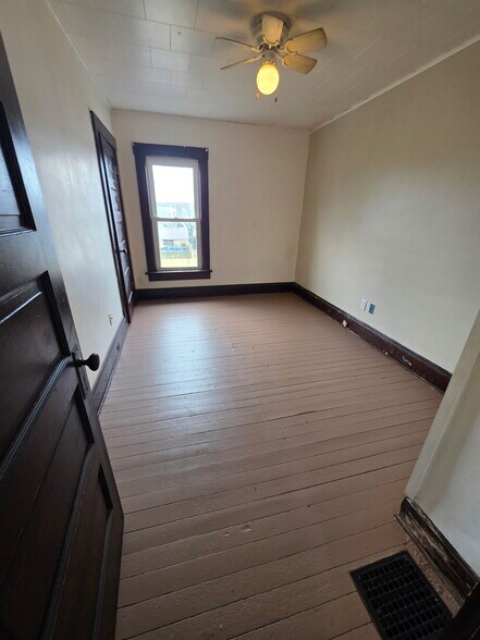 Building Photo - 364 S 10th St