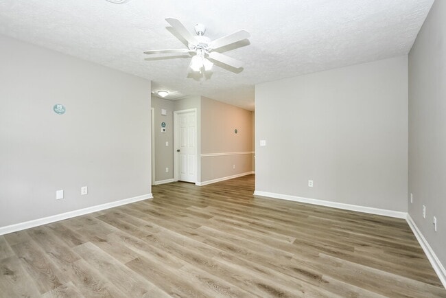 Building Photo - 2014 Penmar Dr