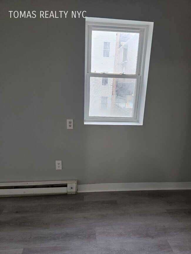 Building Photo - 18 Seymour St