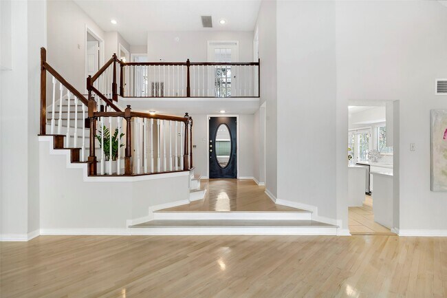 Building Photo - 12800 Briar Forest Dr