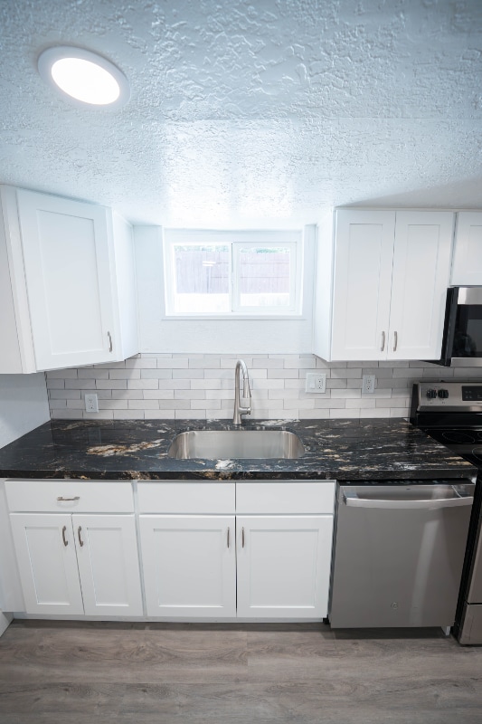 Building Photo - 2550 Highland Dr