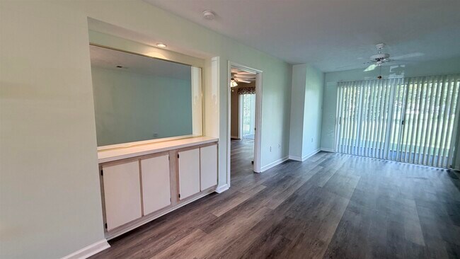 Building Photo - 619 Waterway Village Blvd