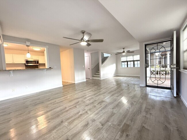 Building Photo - MALANAI IN KAPOLEI - 3 BDRM/2.5 BATH/ENCLOSED GARAGE