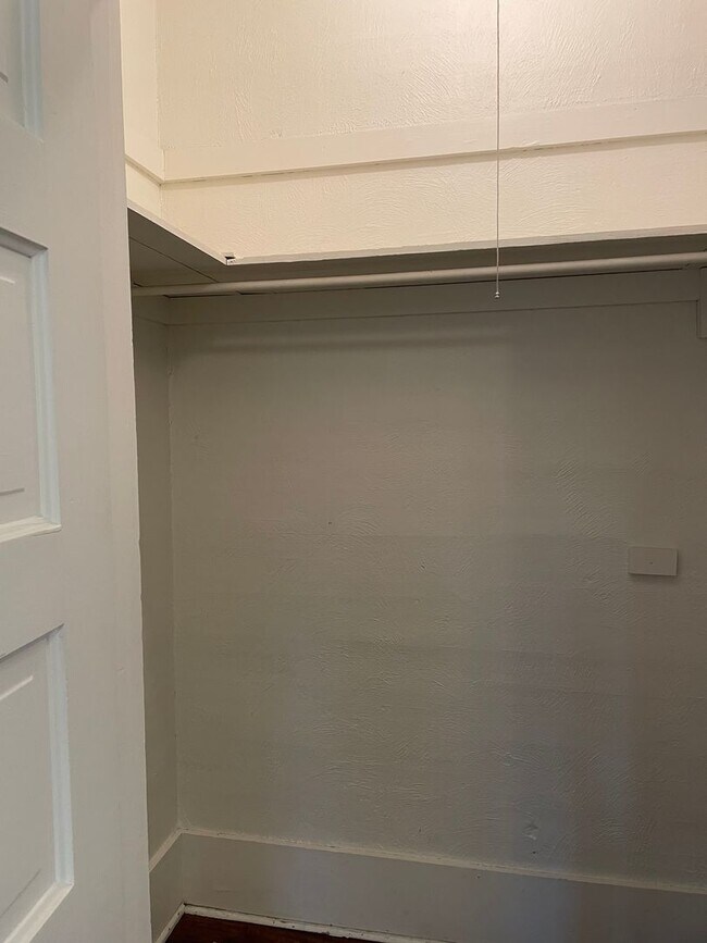 Building Photo - Beautiful Wood Details-Charming 1 Bedroom 1 Bath