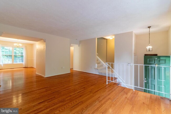 Primary Photo - 4796 Gainsborough Dr