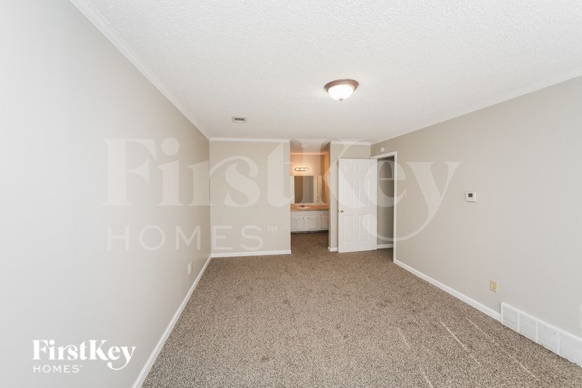 Building Photo - 6734 Amersham Dr