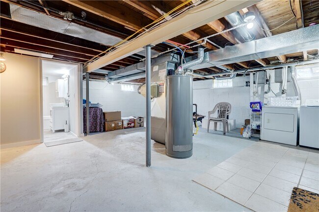 Building Photo - 889 Long Pond Rd