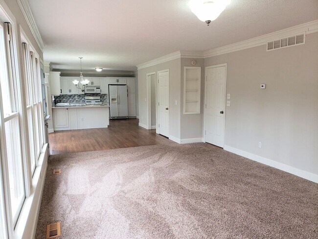 Building Photo - Beautiful 4BR Home In Established Neighborhood.