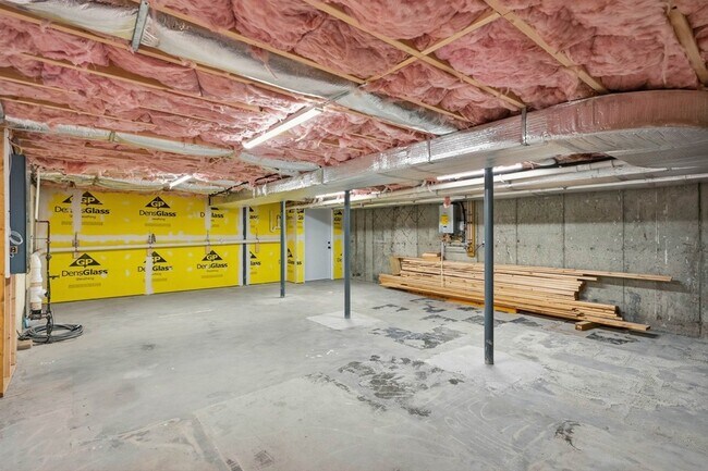 Building Photo - 24 Daytona St