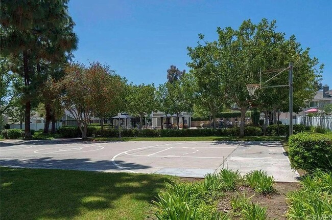 Building Photo - Wonderful 3 Bedroom Townhouse in Laguna Hi...