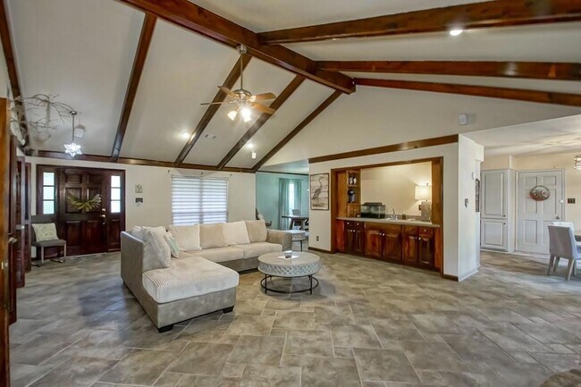 Building Photo - 131 Kingston Dr