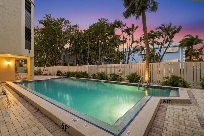 Building Photo - 5611 Gulf of Mexico Dr