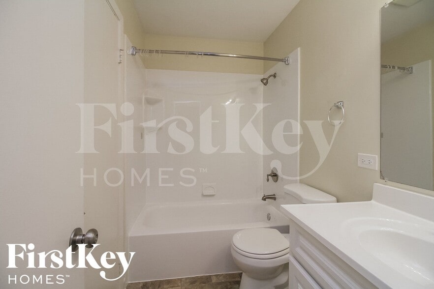 Building Photo - 125 S Orchard Dr