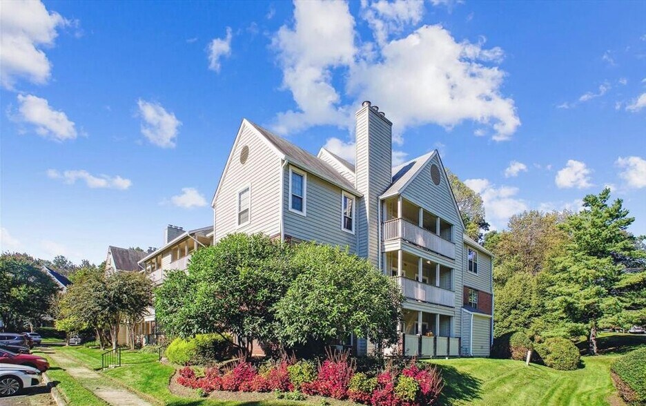 Building Photo - 3922 Penderview Dr