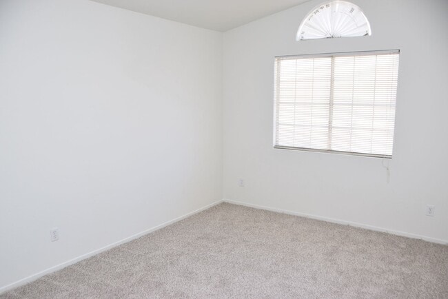 Building Photo - BEAUTIFUL 4 BEDROOM, 2 BATH SINGLE-STORY H...