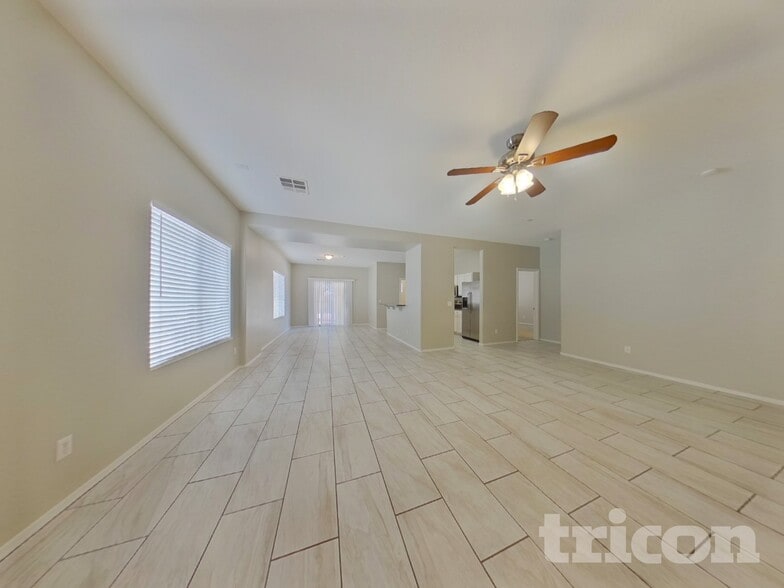 Building Photo - 442 E Cheyenne Rd