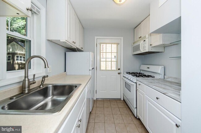 Building Photo - 908 S Highland St