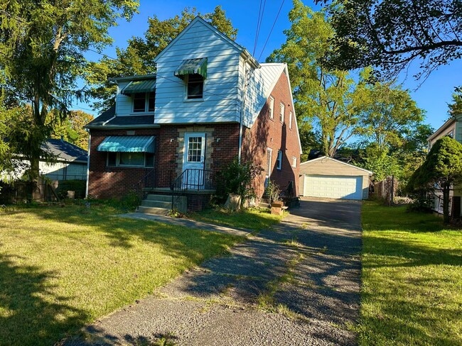 Building Photo - 644 W Judson Ave