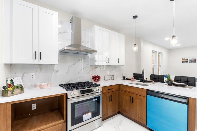 Building Photo - 165 Van Nostrand Ave