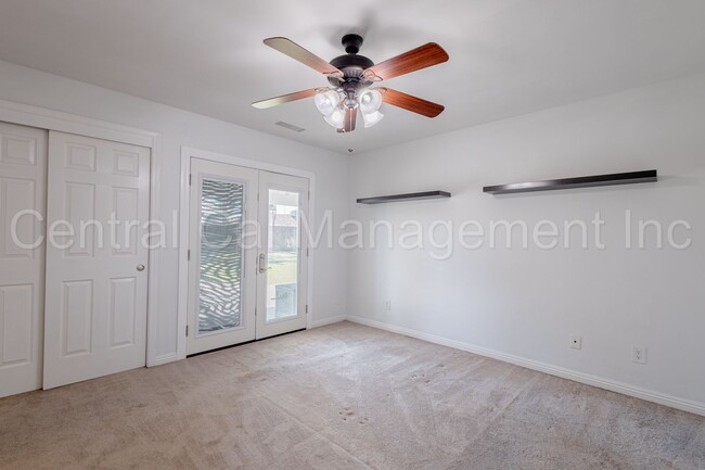 Building Photo - 3 Bedroom/2 Bath Home with Paid Solar and ...