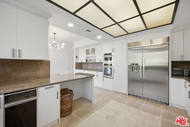 Building Photo - 2846 Royston Pl