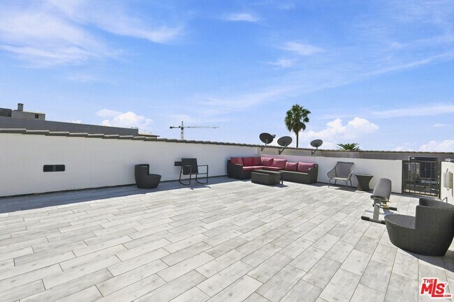 Building Photo - 8121 Norton Ave