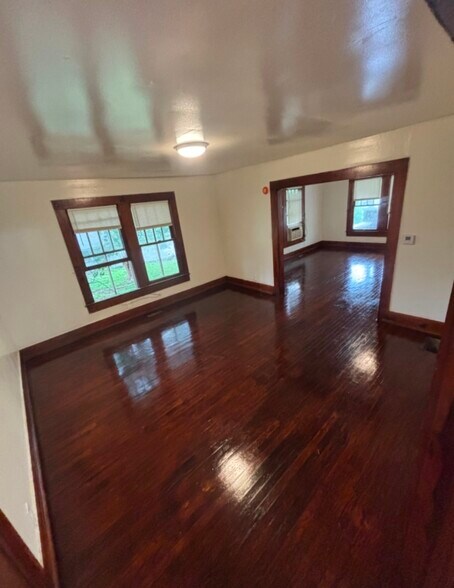 Building Photo - 3515 Carver Ave SW