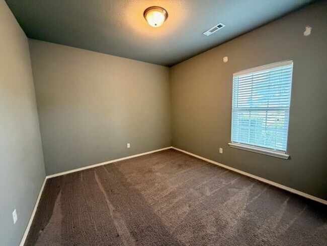 Building Photo - Beautiful 3BR/2BA House in Centerton with 2-Car Garage