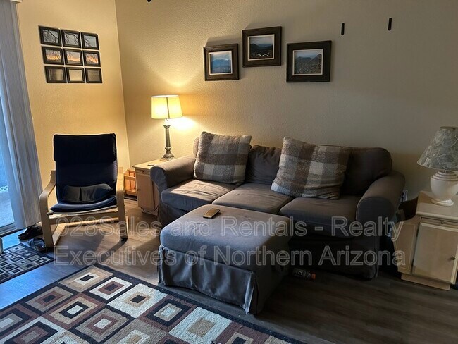 Building Photo - 1385 W University Ave