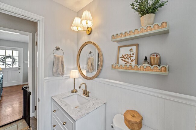 Building Photo - Charming Parkside 2-Bedroom Home Near Daffin Park with Fenced Yard & Patio