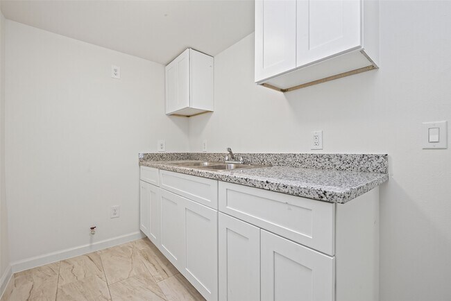 Building Photo - 4901 Stimson St