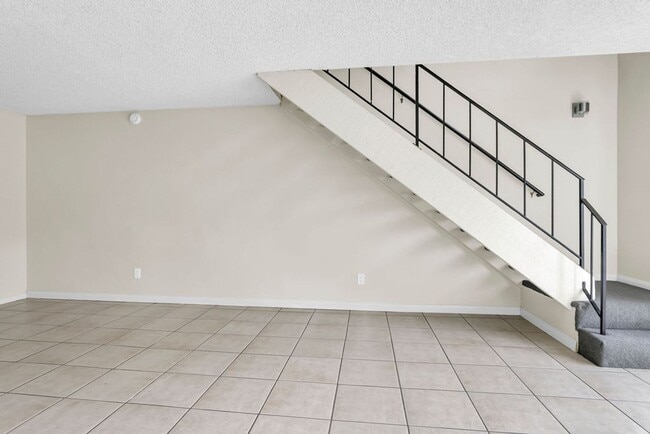 Building Photo - Spacious three bedroom with office in Prime UTC/UCSD Location! Available immediately!