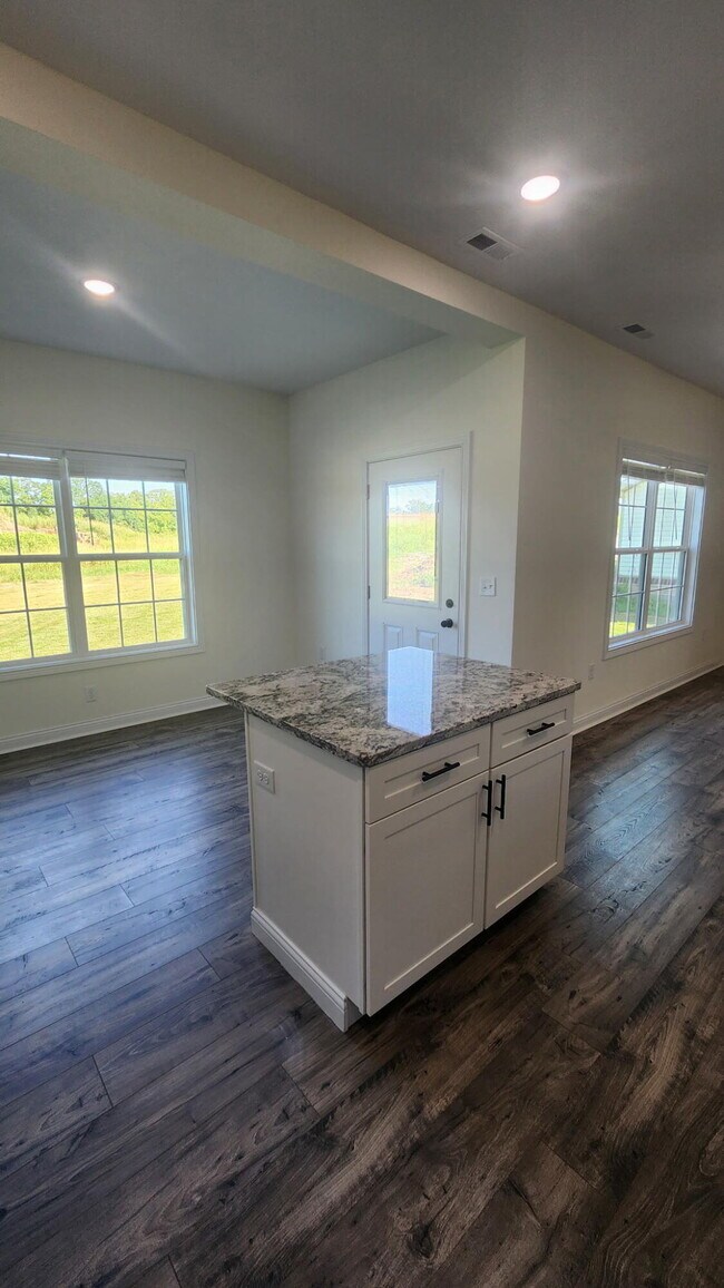 Building Photo - 929 Olympic Ct