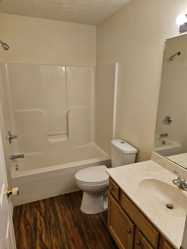 Building Photo - 104 Bitter Sweet Rd