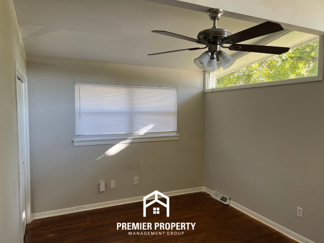 Building Photo - 2322 Rodgers Dr NE