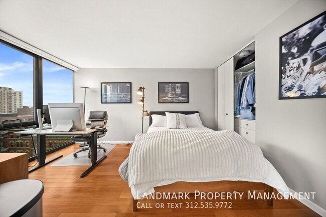 Building Photo - 1309 N Wells St