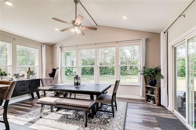 Building Photo - Beautiful 5 BR Home in Brownsburg!